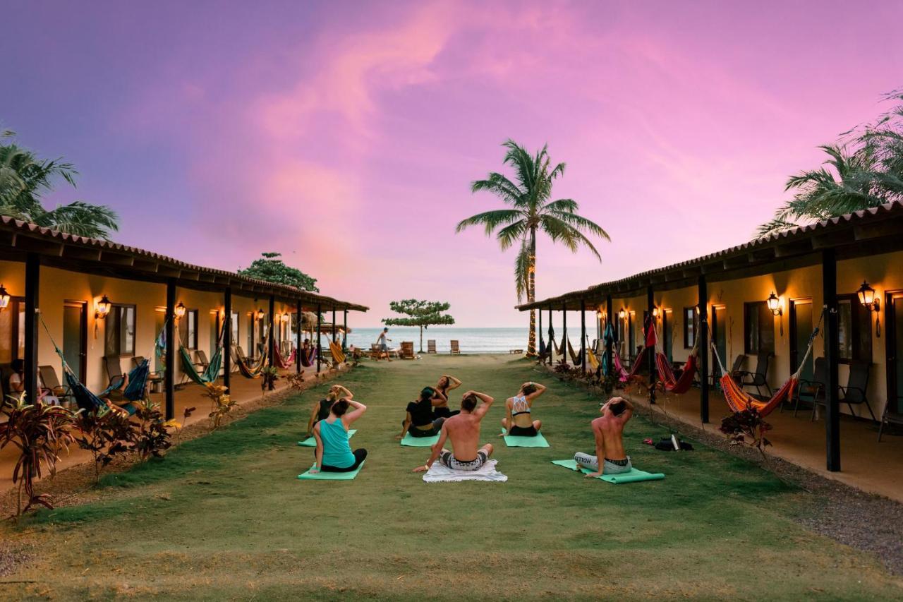 Beach Break Hotel & Surf Camp De プラヤ・ベナオ エクステリア 写真